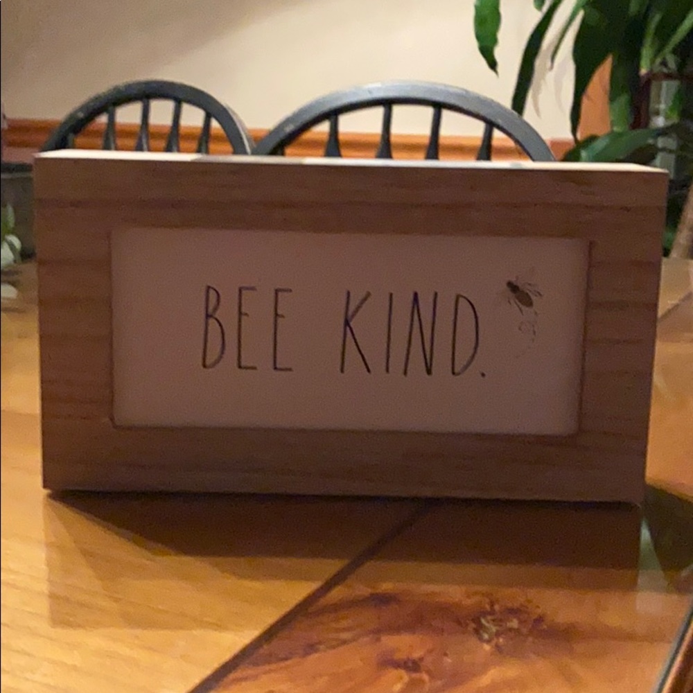 NWT Rae Dunn “BEE KIND” wooden sign 🐝